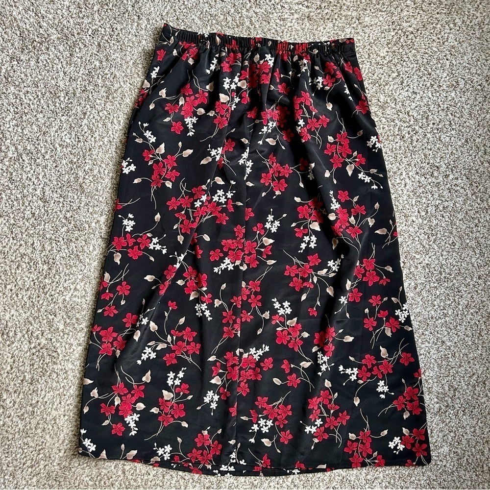 Jaclyn Smith Black Skirt with Red & White Floral Print